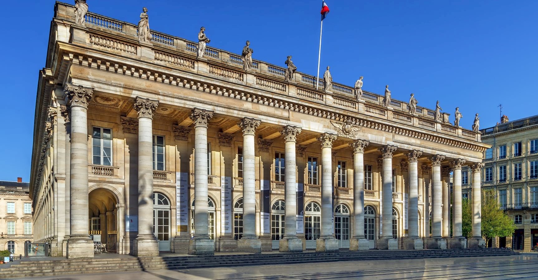 Ophorus Tours - Discover Bordeaux's Diversity: Private Tour with Tastings in Right & Left Bank