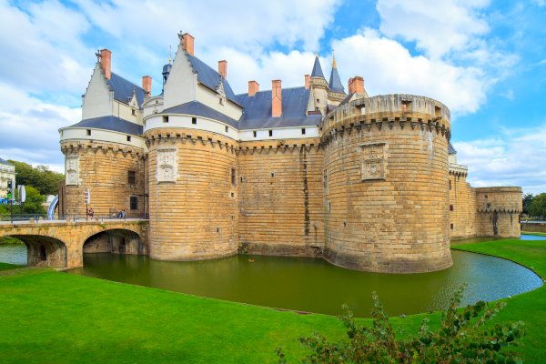 Ophorus Tours - Bayeux Private Transfer to Nantes