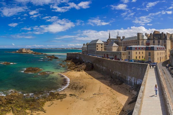 Ophorus Tours - Bayeux Private Transfer to Saint-Malo