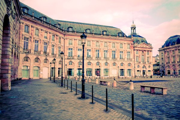 Ophorus Tours - Stress-Free Arrival: Bordeaux Train Station to Cruise Port 