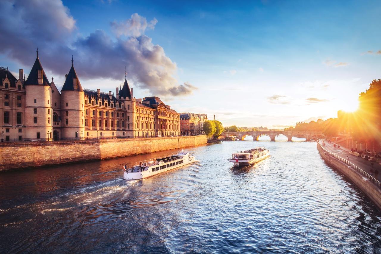 Ophorus Tours - Luxury Seine River Cruise, Fine Dining & Drinks in Paris France 