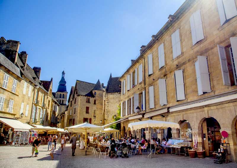 Ophorus Tours - From Paris to Sarlat la Canéda Private Transfer