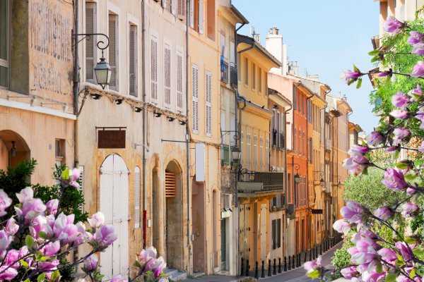 Ophorus Tours - From Toulouse to Aix en Provence Private Transfer