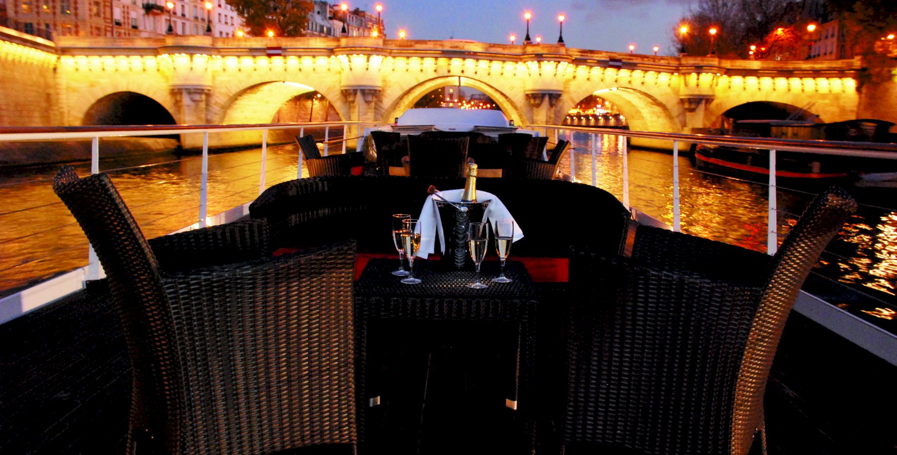 paris river cruise with drinks