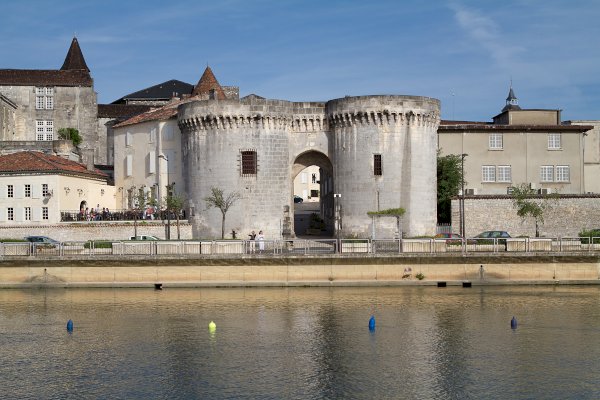Ophorus Tours - La Rochelle Cruise Excursion to Cognac Distilleries